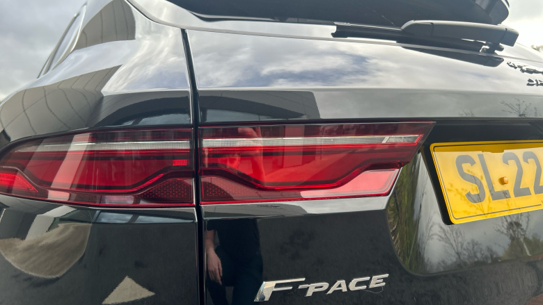 Jaguar F-Pace 2.0 D200 R-Dynamic SE 5dr Auto AWD Diesel Estate